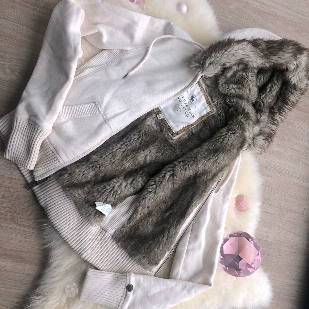 NWOT Abercrombie & Fitch Authentic Vintage Faux Fur hooded zip-up sweater